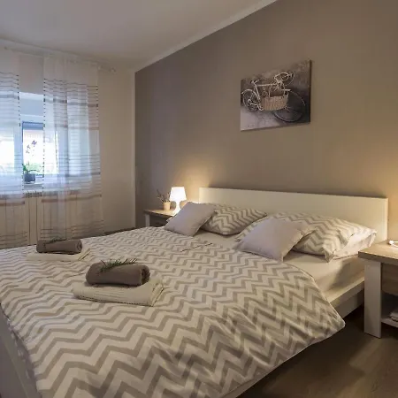 House With Private Pool And Balcony Hreljići
