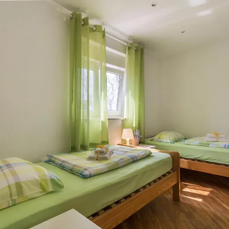 House With Private Pool And Balcony 度假居 *
