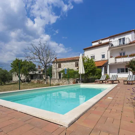 House With Private Pool And Balcony Holiday home Hreljici