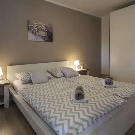 Holiday home House With Private Pool And Balcony Hreljici