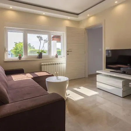 Holiday home House With Private Pool And Balcony