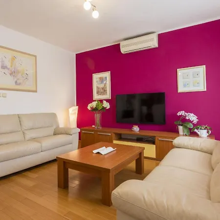 House With Private Pool And Balcony * Hreljici