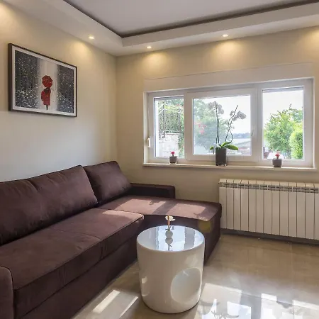 House With Private Pool And Balcony Holiday home Hreljici